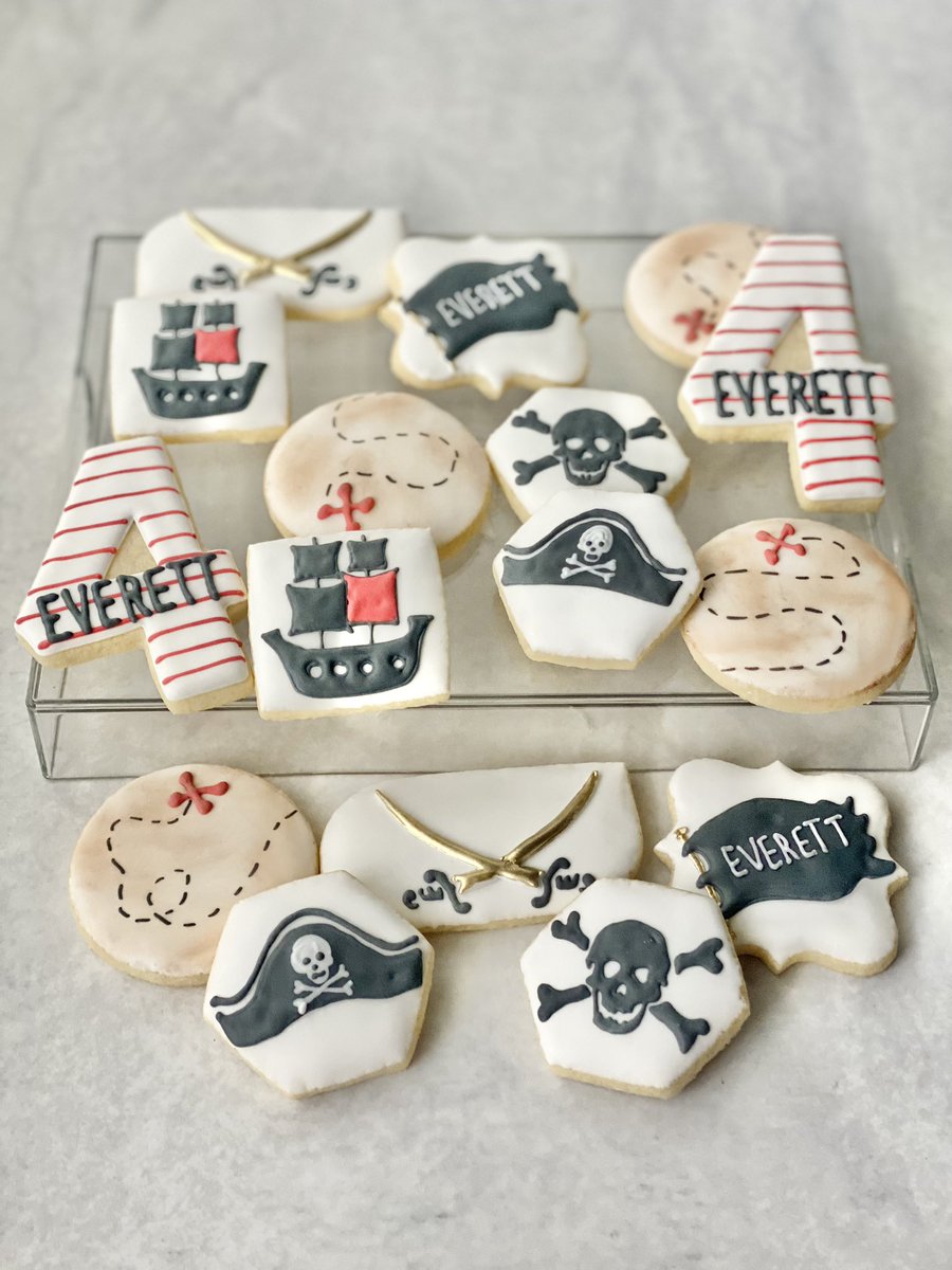 BlueMixerBakery's tweet photo. Shiver me timbers, Everett is 4! 

#piratecookies #piratebirthday #birthdaycookies #decoratedsugarcookies #smtxbaker #smtx #sanmarcostx #bluemixerbakery #shivermetimbers https://t.co/K3gOEjctZ1