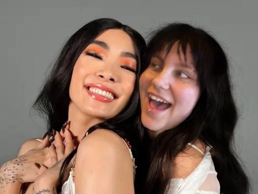 sweetsingnie's tweet photo. rina! i edited us to be besties, whats your opinion on this😍@rinasawayama https://t.co/hkMPw5hJkc