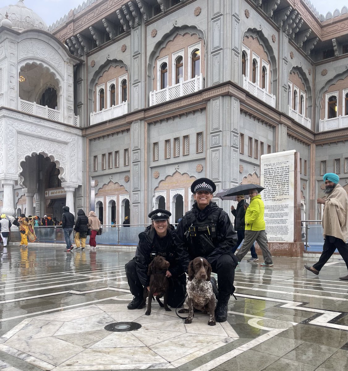 sukirandhawa4x4's tweet photo. Senior officers and staff from @kent_police attended the annual #Vaisakhi Nagar Kirtan celebrations in #Gravesend today, the dog section from @KPTacOps stole the show with the #Sikh community. #happyvaisakhi2023 
@KentPoliceDandI 
@KentPoliceGrav https://t.co/2isGZgWgGr