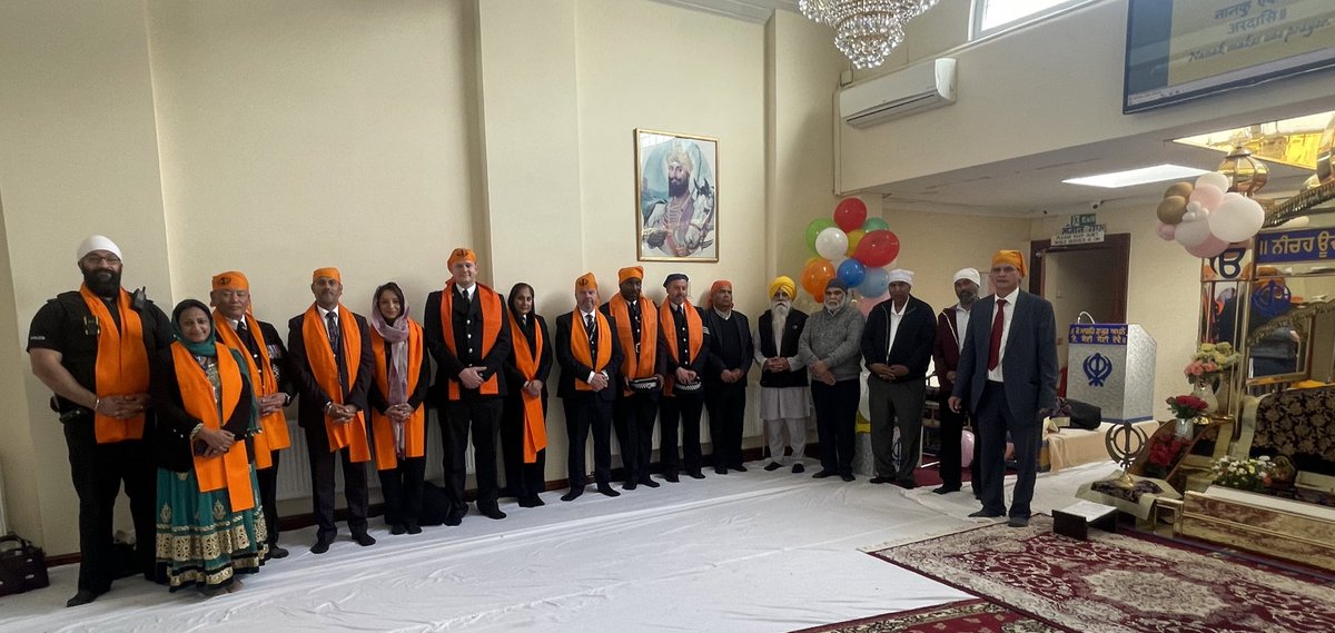 sukirandhawa4x4's tweet photo. Senior officers and staff from @kent_police attended the annual #Vaisakhi Nagar Kirtan celebrations in #Gravesend today, the dog section from @KPTacOps stole the show with the #Sikh community. #happyvaisakhi2023 
@KentPoliceDandI 
@KentPoliceGrav https://t.co/2isGZgWgGr