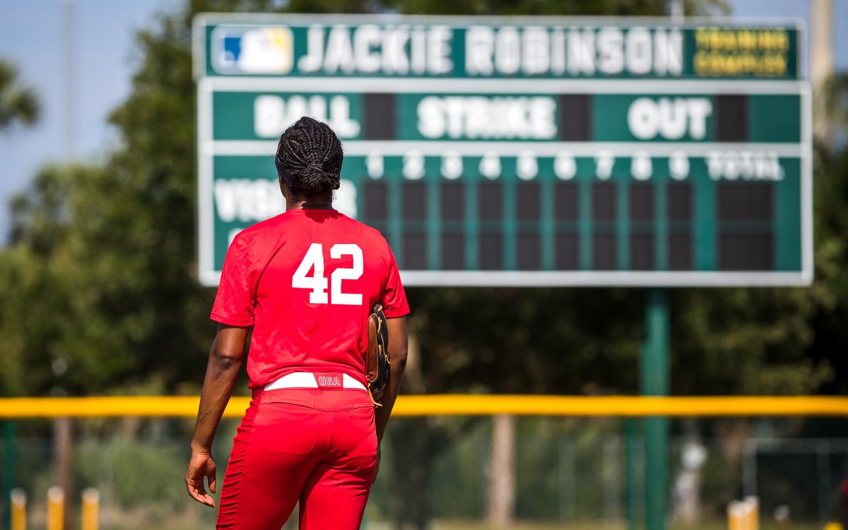 USASoftball's tweet photo. 𝗖𝗼𝘂𝗿𝗮𝗴𝗲. 𝗣𝗮𝘀𝘀𝗶𝗼𝗻. 𝗦𝘁𝗿𝗲𝗻𝗴𝘁𝗵.

Today we honor the legacy of Jackie Robinson and the barriers he broke both on &amp; off the field.

#USASoftball | @MLBDevelops | #JackieRobinsonDay https://t.co/QgArO8HILd
