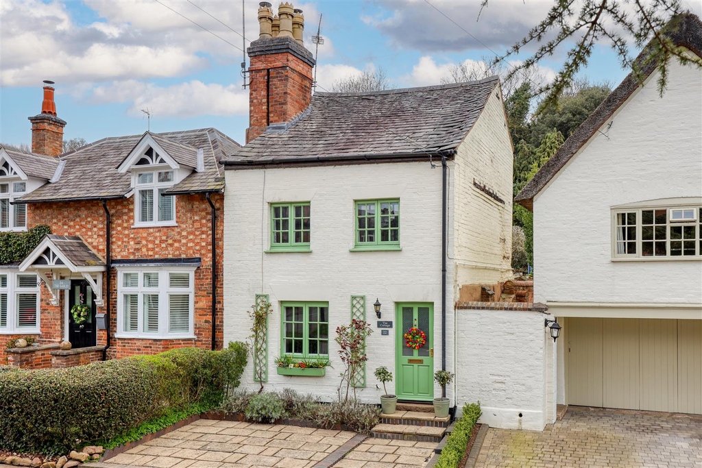 AlexandersLtd's tweet photo. 💖MUST VIEW🥰
Main Street, Gaddesby
Guide Price £385,000
3 Bedroom Semi-Detached House
A truly 'Quintessential', semi-detached period cottage
📹️Virtual Tour
https://t.co/dLxpWnFrxb
Tp View: 01509 642196

#loughborough #ashby#shepshed #meltonmowbray #marketbosworth #eastmidlands https://t.co/MW4zd3cEny