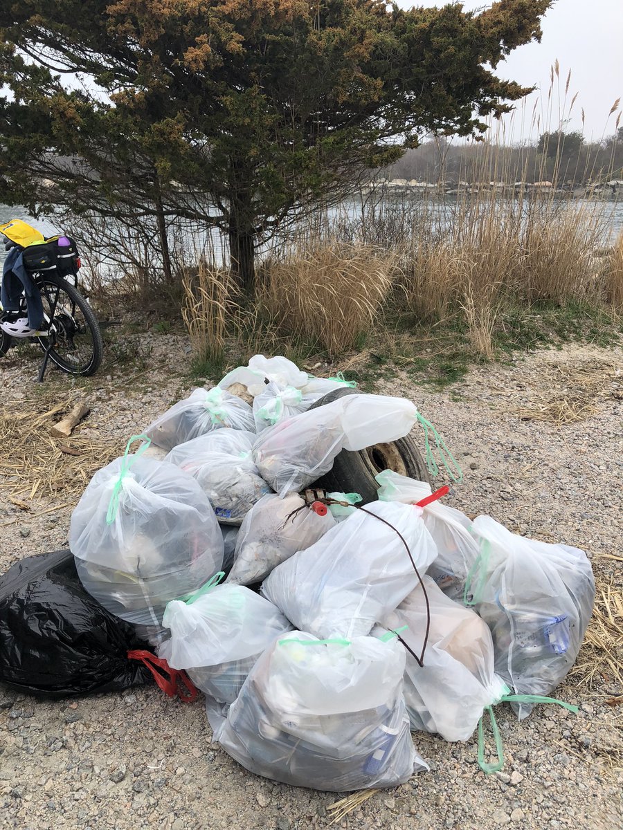 CoastkeeperRI's tweet photo. My mom was a cleanup leader with us today. In two hours, 15 people picked up 266 lbs of trash! Lots of glass, plastic, and metal. @SaveTheBayRI https://t.co/7fpRewXks4