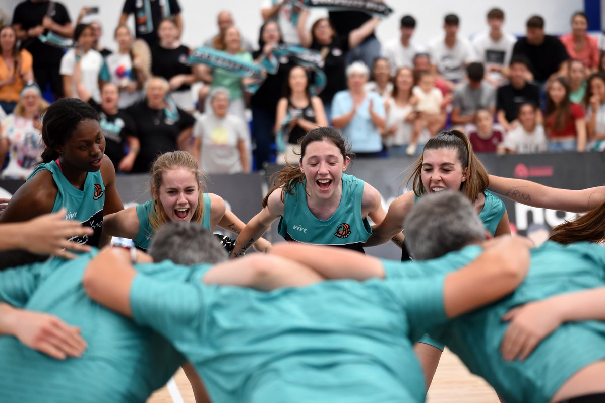 FAB_Andaluza's tweet photo. ⛹️♀️#CADEBAJF2023 | GRAN FINAL 🏆
⏰ 12:00h
📍Pab. JA Pineda
🏀 @CanteraUnicajaC 🆚 @CABESTEPONA
📊Afición FAB
@urbaser_ @cajasur @TurismoAND @pontgrup @diputacionMLG @AytoEstepona
#baloncestoandalucia
📺➡️ https://t.co/jBNjmyEFnx https://t.co/i740N2o4mx