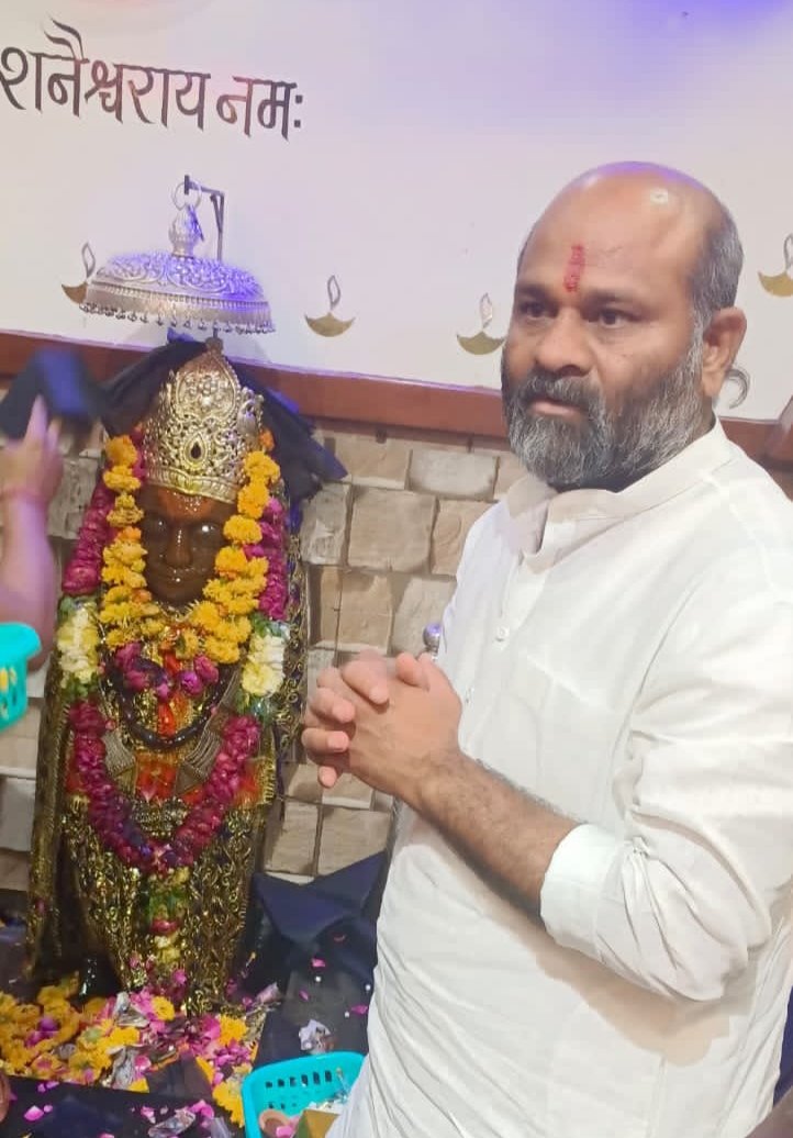 श्री शनिश्चराय नमः

आज मध्यप्रदेश के मुरैना स्थित प्रसिद्ध #शनि_मंदिर में शनि महाराज जी के दर्शन का सौभाग्य प्राप्त हुआ।

इस अवसर पर सभी की सुख, समृद्धि और खुशहाली की कामना की।