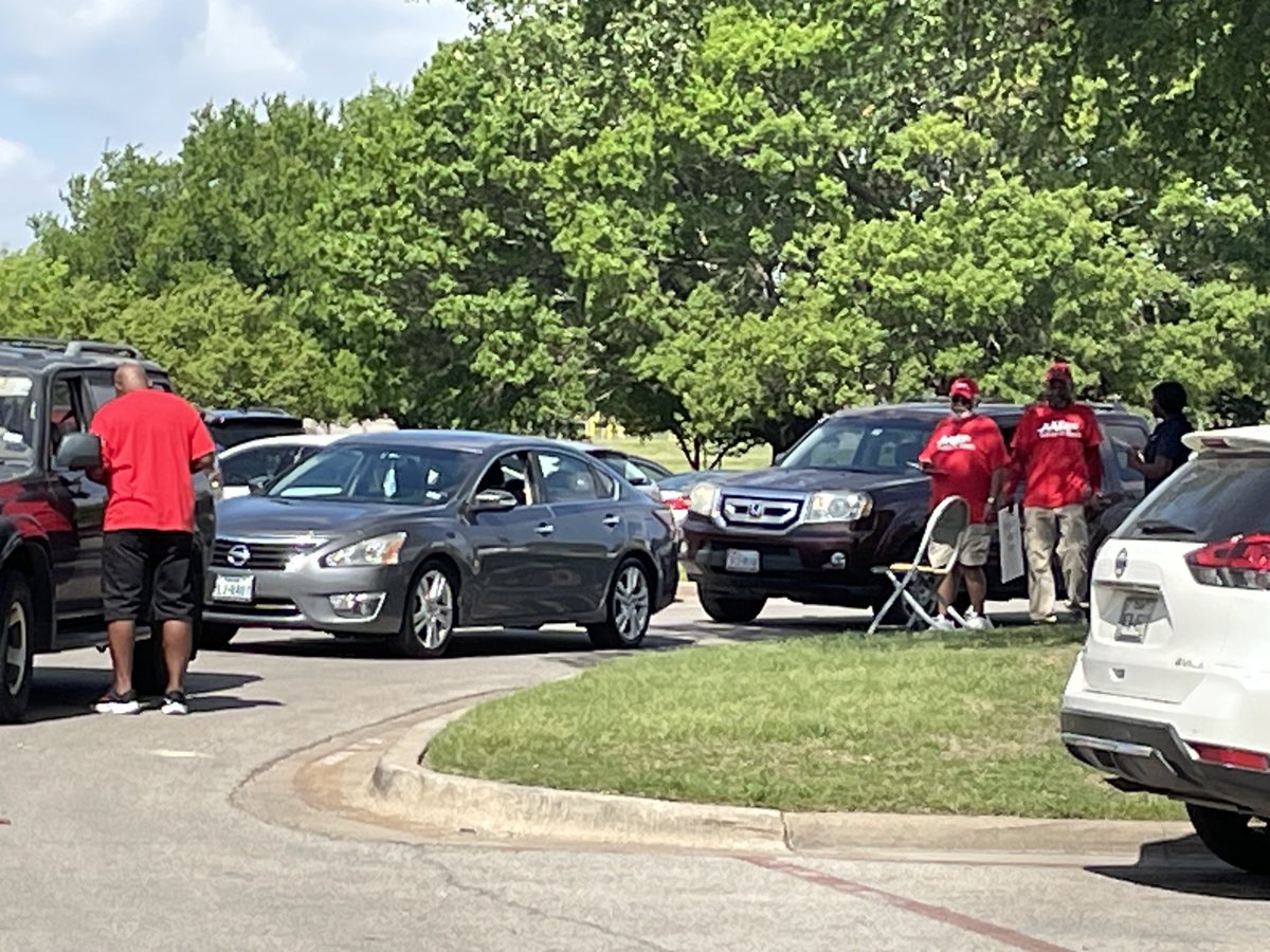 SusanSjwilliams's tweet photo. Come volunteer with us. AARP volunteers working a great shred event at Keist Park recreation center!
#aarpemployee https://t.co/CXvaHYkdg4