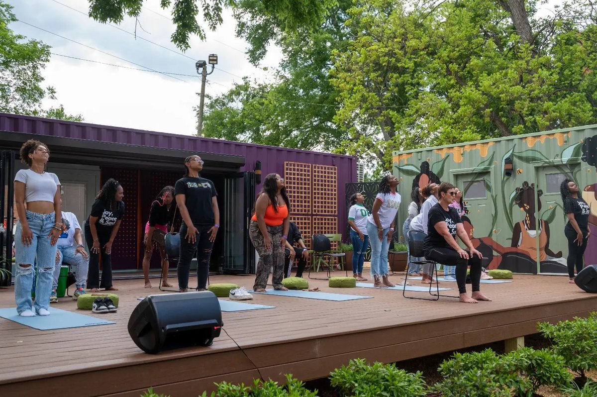 BamaState1867's tweet photo. Yesterday was a complete VIBE! @tarajiphenson @blhensonfoundation @katespadeny @drvivid #yoga #meditation #joy #SheCareWellnessPods #myASU #bamastate Photos by David Campbell/ASU. https://t.co/LuFBczNNyQ