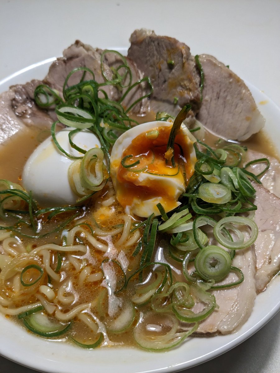 arekoreblogcom's tweet photo. 今夜は「自家製チャーシュー麺」
ぶっ飛びました！ https://t.co/CriyuhaP3e
