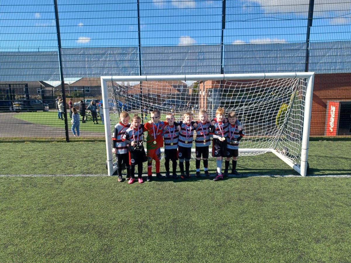 KTFCU7S's tweet photo. The Trojan's have had a brilliant 22/23 winter league up at @KJFDL. We can't thank Barry and the rest of the volunteers enough for giving our boys a safe platform to play and enjoy their football 🖤❤️⚽️ https://t.co/JOnw2cYs9P