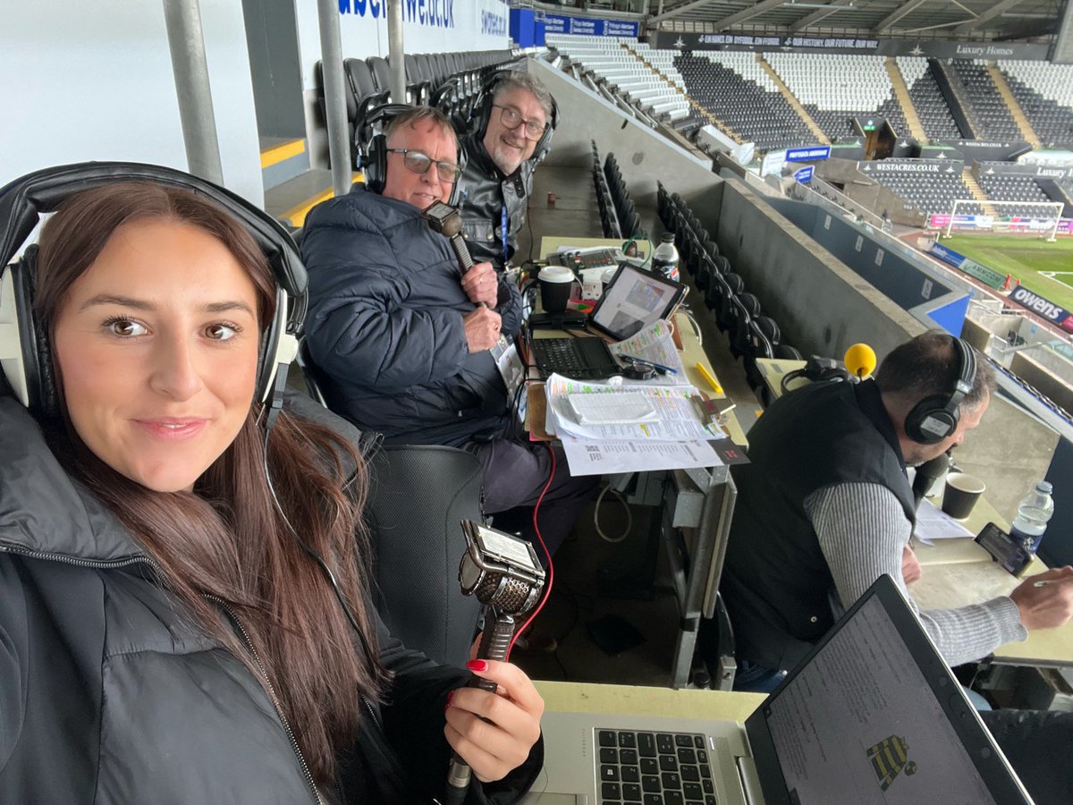 MollyStephens_'s tweet image. On air now! #CallRob 5:30-7 on @BBCRadioWales with @robphillipshere, @Wal4Eng1, @leggy191, Chris Horsman &amp;amp; me.

3 pts for #Swans and #NewportCounty, a point for #WrexhamAFC, a loss for #CardiffCity.

How did your team do? 
Call 03700 100 110. Text 8 10 12.

⚽️🏉☎️📻