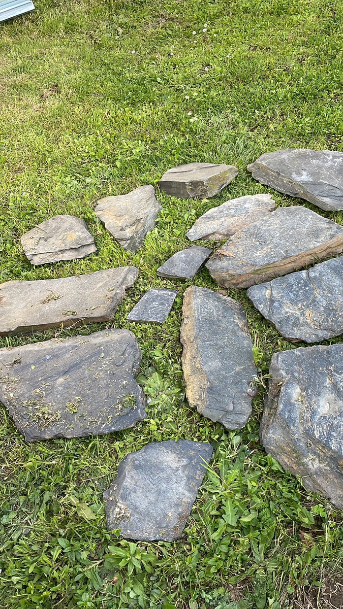 Hello #Angers !
Je cherche une grosse dizaine (ou plus) d’ardoise de diverses tailles pour aménager notre jardin…
Des contacts ? Des ardoises qui traînent chez vous, vos parents ? Je suis preneur !

Merci 🤩