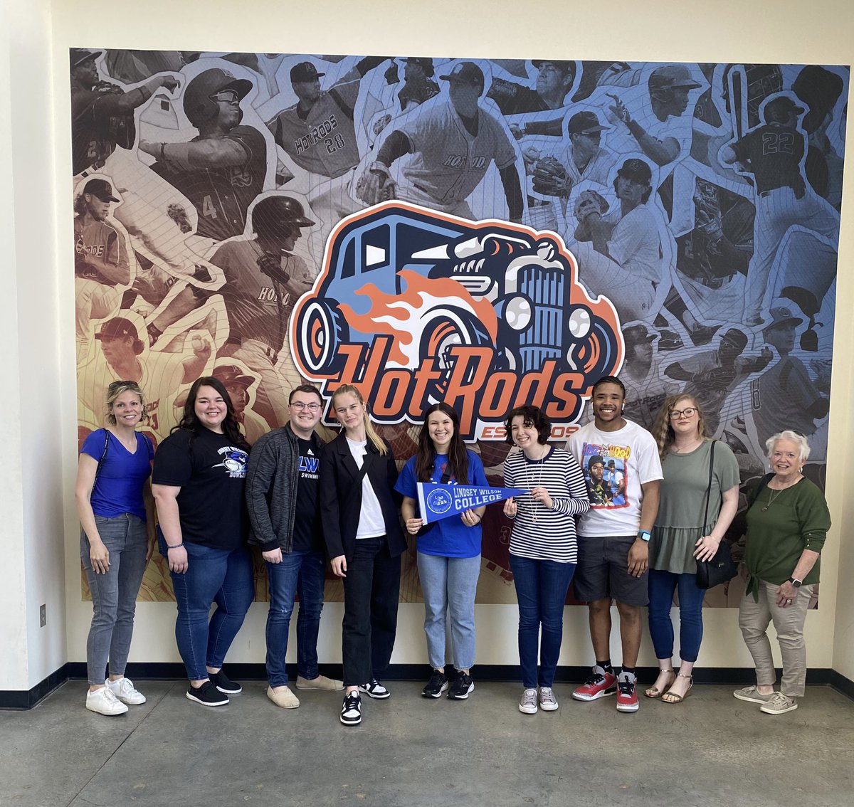 MommaBearwash's tweet photo. Spent yesterday with amazing Lambda Pi Eta students @LindseyWilson in BG, Ky where they took the knowledge & skills learned in the classroom & applied them to real-world settings! Special thanks to @BGHotRods & @ChickfilaBGKY!#learningandlaughter #communicationbruh @SusanSaysComm https://t.co/DK7juOPgRW