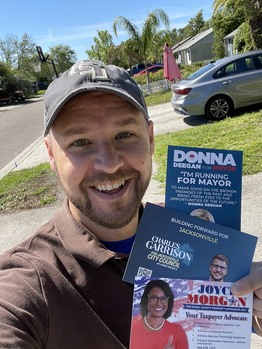 Talking with voters and door knocking is the way to win! Back at it on this beautiful ☀️ April Saturday in Atlantic Beach supporting @DonnaDeegan for Mayor, @CMJoyceMorgan for Property Appraiser and @charlesforjax for City Council! Election Day is May 16th! #GOTV #Jax