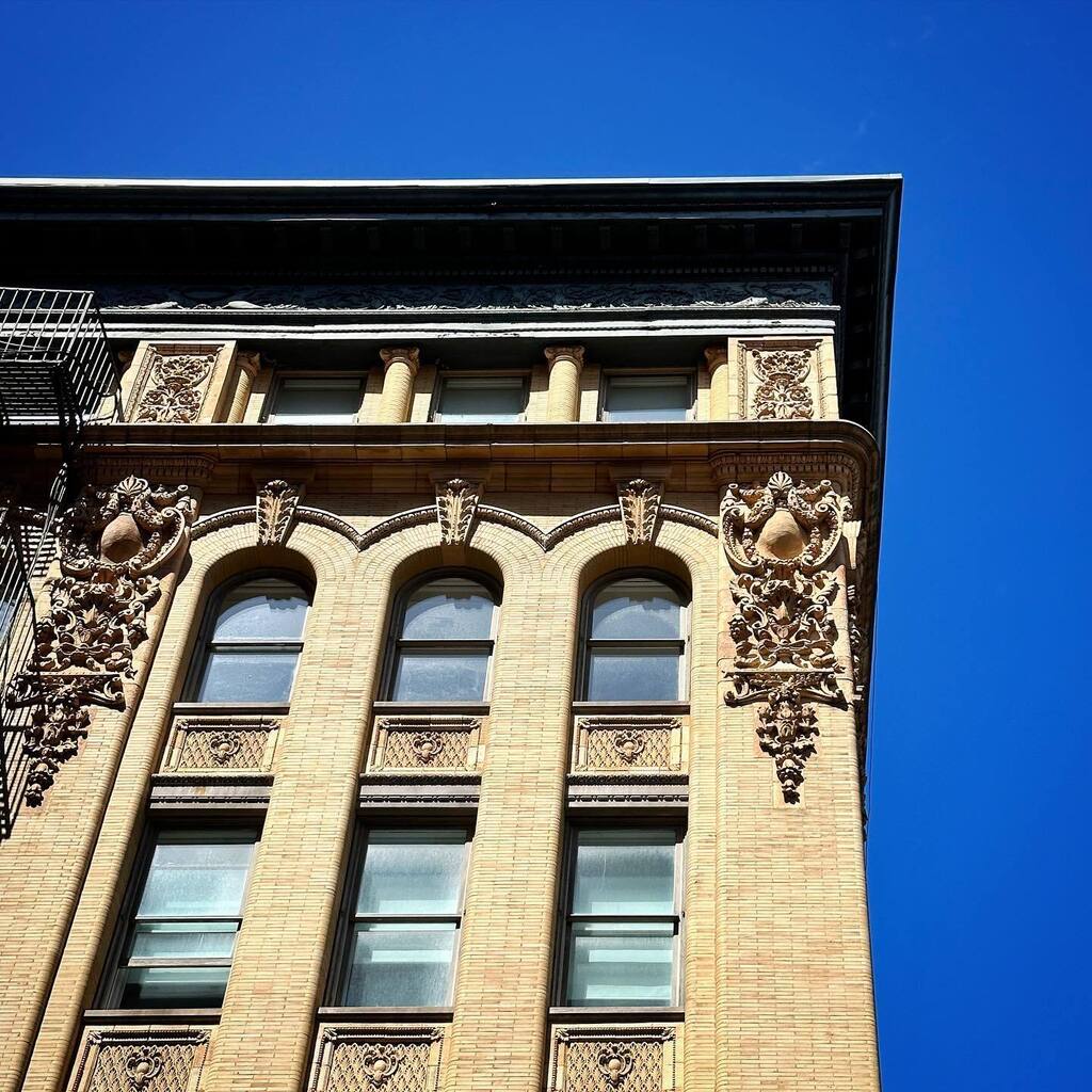 Corner instagr.am/p/CrD_qZjOCv_/