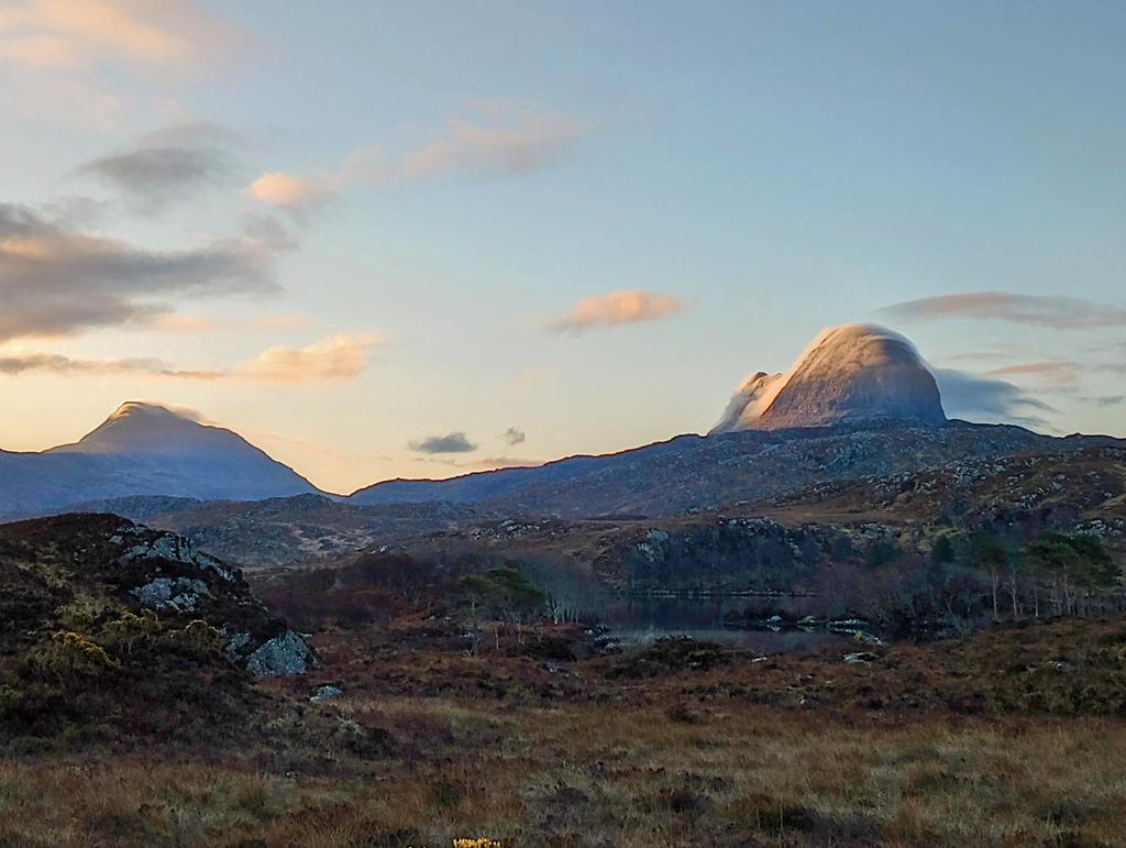 Christo62555251's tweet photo. #Canisp and #Suilven with morning mist
#Assynt https://t.co/gkY9R4o6xx