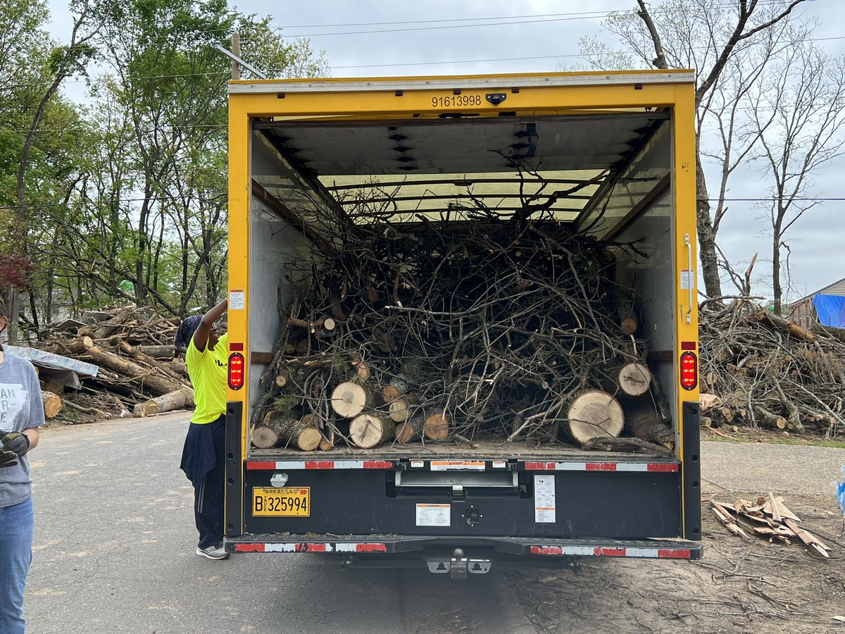 caitrinassaf's tweet photo. Volunteers today worked at three different locations cleaning up debris for #ImpactTheRock and #NationalVolunteerWeek. I worked with an awesome team off Breckenridge, and look at this truck we filled! So proud of our city and the reminder that #WeARStrong. #LRStrong #ARwx https://t.co/sENtC85rxy