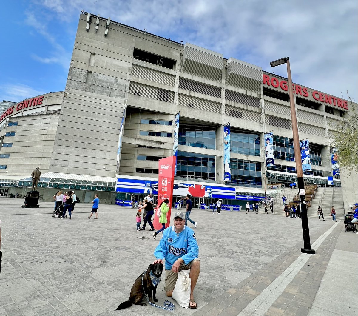 hollandthepup's tweet photo. In Toronto cheering on my @RaysBaseball before the @TBLightning get here!
@MLB 
@MLBNetwork 
@NHL 
@NHLNetwork 
@BallyLightning 
@BallyRays 
@WFLAJB 
@CBCToronto 
@Sportsnet 
#bluejays
#mapleafs
#raysup
#gobolts
#distantthunder
#tampabaylightning
#tampabayrays
#nhl
#mlb https://t.co/oTH2zhN087