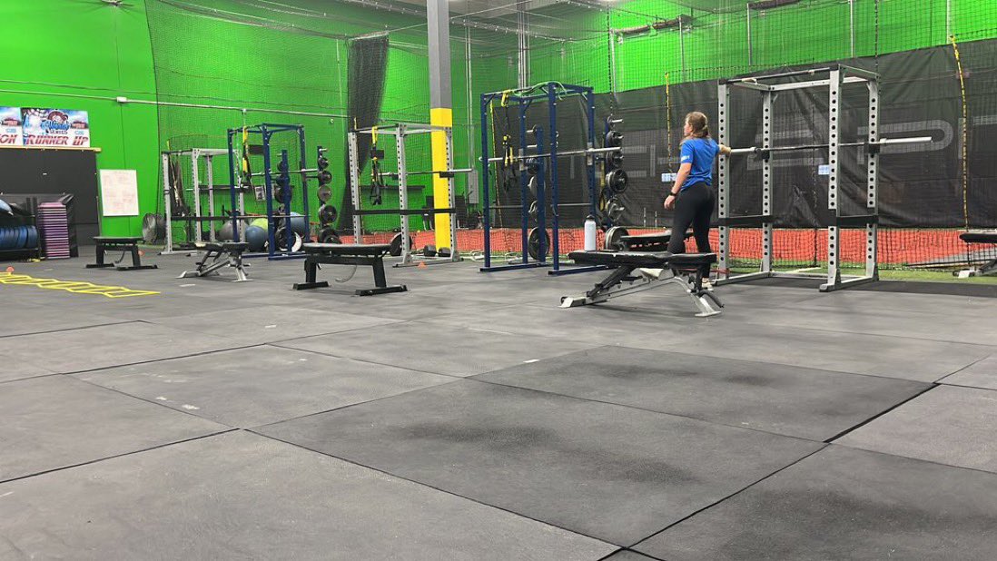 BadgerCubinMN's tweet photo. Is it even the weekend if you aren’t lifting 🏋🏻♀️ and hitting ⚾️ 🥎 at your local facility? #WHGBHF #becausebaseball #becausesoftball https://t.co/gHfytg1Lbw