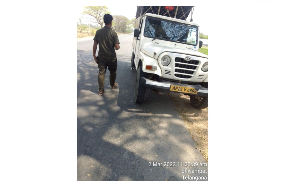 dhorasani's tweet photo. @HYDTP @TelanganaCOPs @KTRBRS 
Traffic police have just become photographers and recovery agents. In a recent incident, our company vehicle has been charged with a challan for no uniform even though our driver was in one. https://t.co/mUyX00RXRO