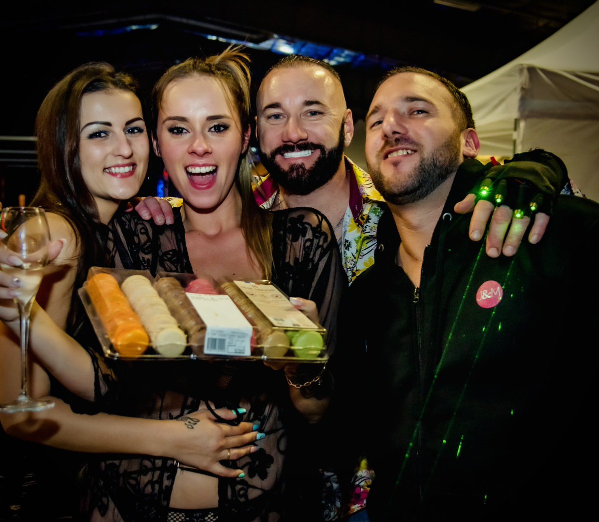 Chic Glam tweet media