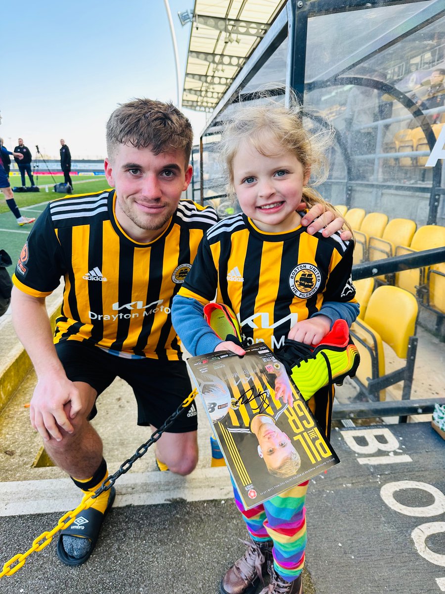 This is the result. I think Noá might explode with joy. She hasn’t stopped giggling for the last 30mins. What a brilliant bloke. Can’t thank you enough @billychadwick_ @HullCity @bostonunited @rob_makepeace @adamjshergold @BBCRadioLincs @BBCMOTD