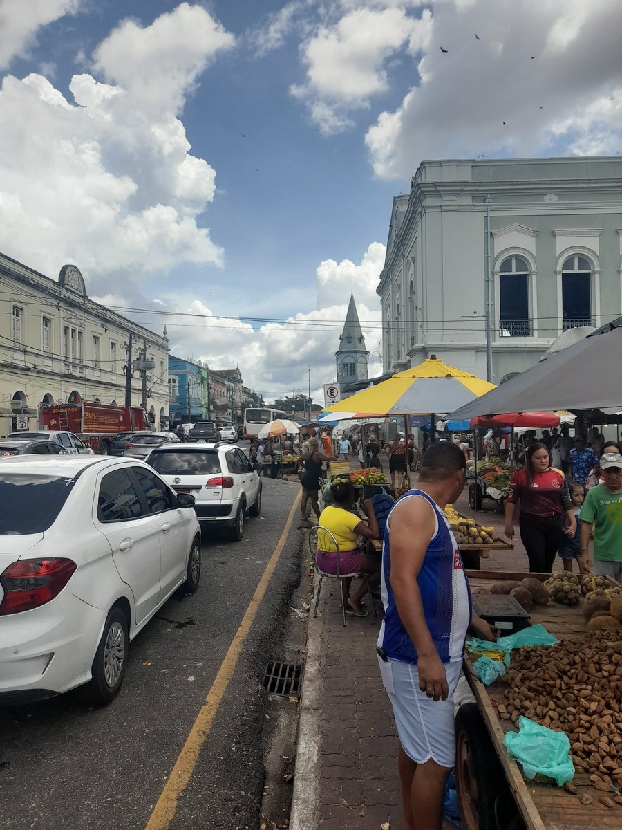 CalandrineJr's tweet photo. Mercado ver o peso Belém/PA.
Comer aquele peixe frito com açaí. 😋 https://t.co/lRaYqZ5mWY