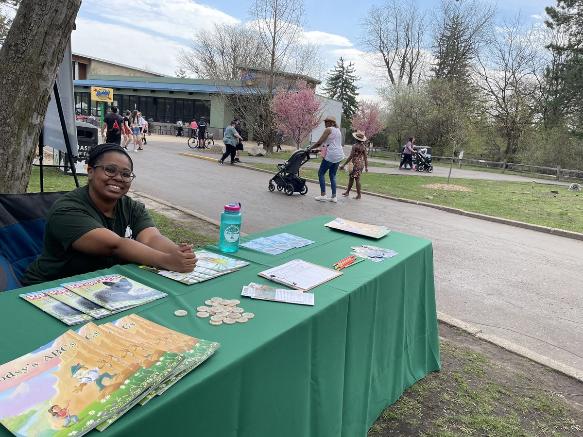 Rachel representing @DetroitParksRec and sharing Forest Service resources at @detroitzoo #GreenFest #fsurbanconnections