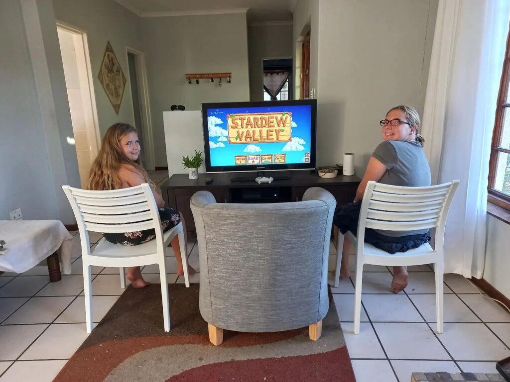 craiglotter's tweet image. Some quality time with the girls. The three of us are all set up for another round of Stardew Valley farming. #gaming #stardewvalley #bickleyhouse #gordonsbay #helderberg #southafrica #anexploringsouthafrican instagr.am/p/CrEEf6hqKpi/