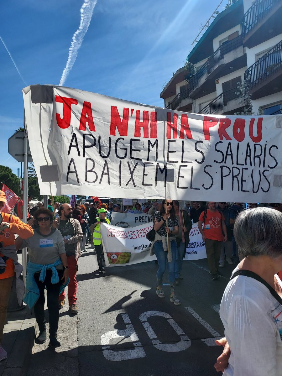 susannasegovia's tweet photo. Prou a l'especulació amb l'habitatge.
La força del moviment social al carrer per denunciar els abusos de la banca i exigir mesures polítiques valentes
Regulem els lloguers ja! #ProuAbusos #HPOPúblicISocial
#destapemlacaixa https://t.co/mtRujhIOce