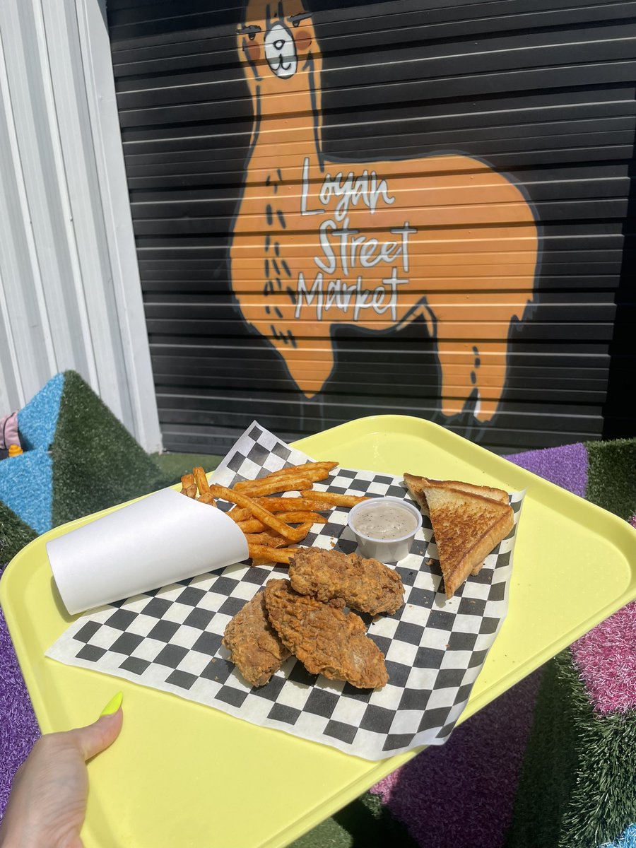 vgrits502's tweet photo. Our Chicken Tender Basket has 3 strips of Cosmic Bird faulxtry battered &amp; fried with texas toast, seasoned fries, and country gravy 😋 

Enjoy your meal in the sunshine at Logan Street Market 

We’re open 11-8 Mon-Sat and 10-3 Sun

#vegan https://t.co/JRHykWi4TM