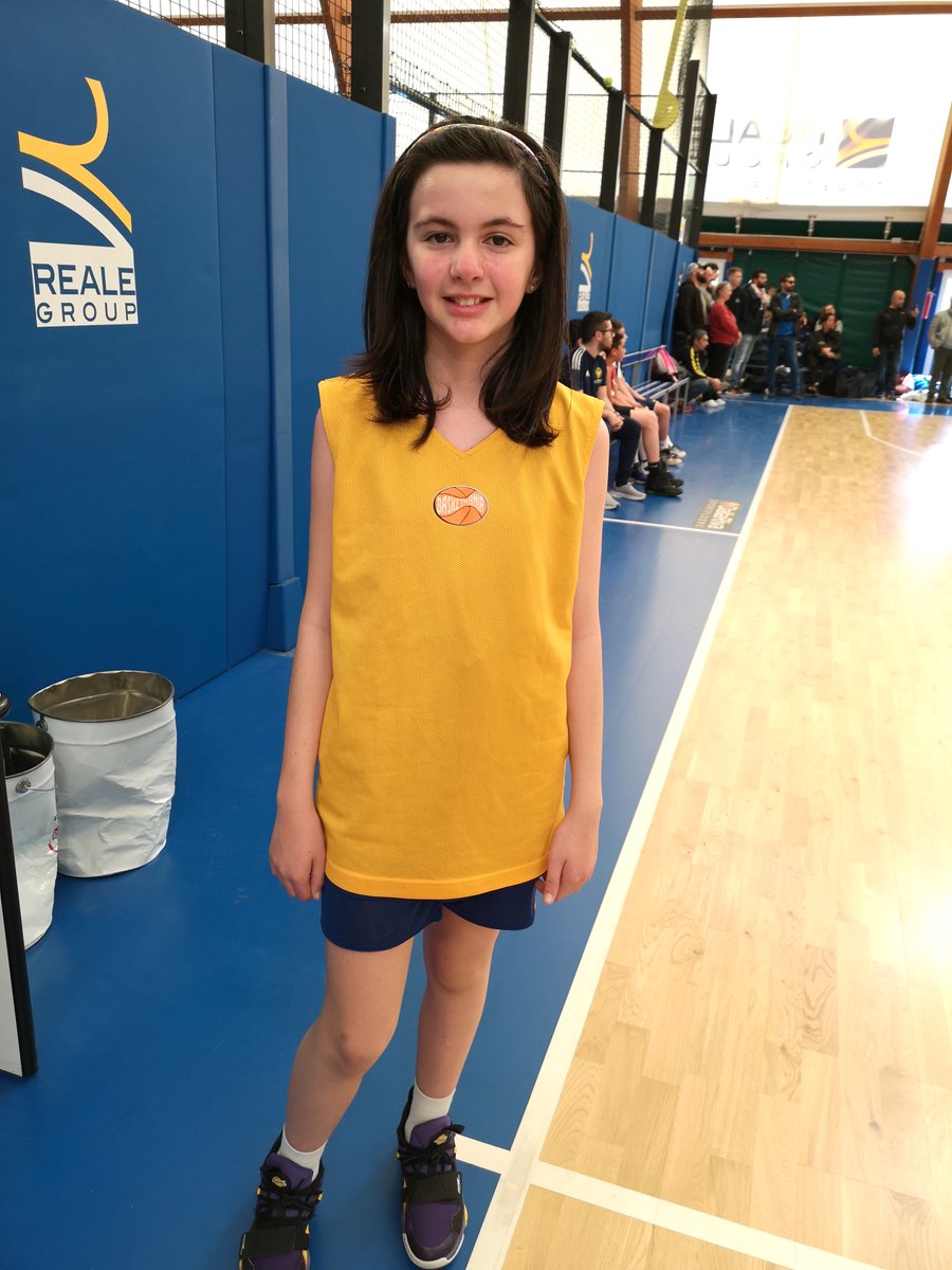 Oggi siamo stati a Torino e abbiamo incontrato 200 bambini. Anche lei, Elisa, di 10 anni.
- domanda: "Elisa, cosa rispondi a chi dice che il basket è uno sport da maschi?"
- risposta: "Secondo te perdo del tempo a rispondere a dei cretini del genere?"

<a href="/basket_torino/">Reale Mutua Basket Torino</a> <a href="/Reale_Mutua/">Reale Mutua</a>