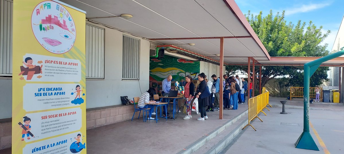 AmpaBulevar's tweet photo. 📖 Con motivo del #díaDelLibro AMPA Bulevar hemos celebrado una divertida #FeriaDelLibro para todas las familias del cole @ceipgfuertesja1 ¡Lo hemos pasado fenomenal! 🥳

Taller de marcapáginas, puesto de Librería Escolar y el Mago Jesús Jaén 🤡🧙‍♂️
 https://t.co/l991PQvTqy https://t.co/NzhleGOJnP