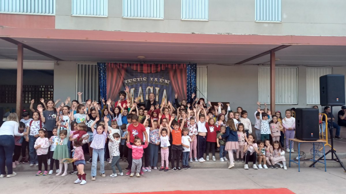 AmpaBulevar's tweet photo. 📖 Con motivo del #díaDelLibro AMPA Bulevar hemos celebrado una divertida #FeriaDelLibro para todas las familias del cole @ceipgfuertesja1 ¡Lo hemos pasado fenomenal! 🥳

Taller de marcapáginas, puesto de Librería Escolar y el Mago Jesús Jaén 🤡🧙‍♂️
 https://t.co/l991PQvTqy https://t.co/NzhleGOJnP