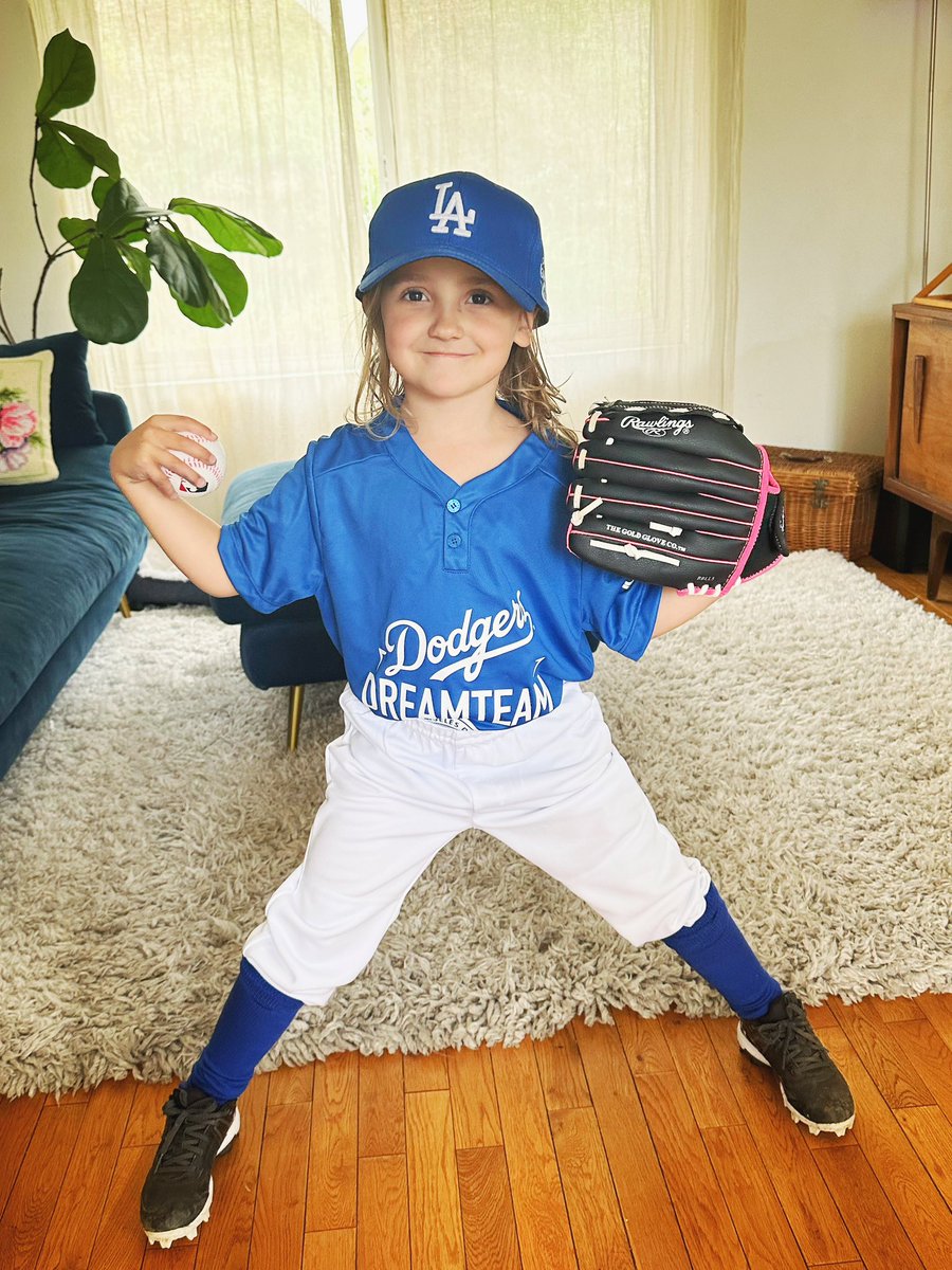 Good Morning ☀️ Lily is having her first game ever today, wish us luck! 🧢⚾️🤩