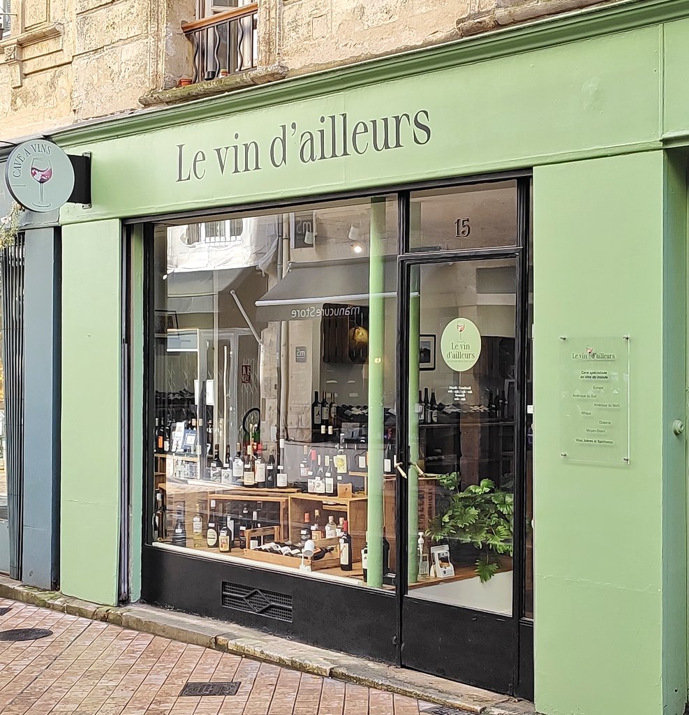 RawdonAdams's tweet photo. Unexpected courage spotted #Bordeaux... https://t.co/rdRrqOSCzb