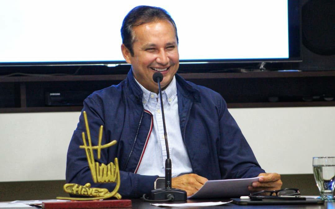#AlMomento🔴 Gobernador <a href="/josemvasquez/">José Vásquez</a> 
 "Recibimos  un motor y bomba, que estará sustituyendo a las tuberías del pueblo para beneficiar mas de 40 comunidades de Valle de la Pascua" 

#Guárico
#LogrosEnRevolución
#GuáricoProspectivo