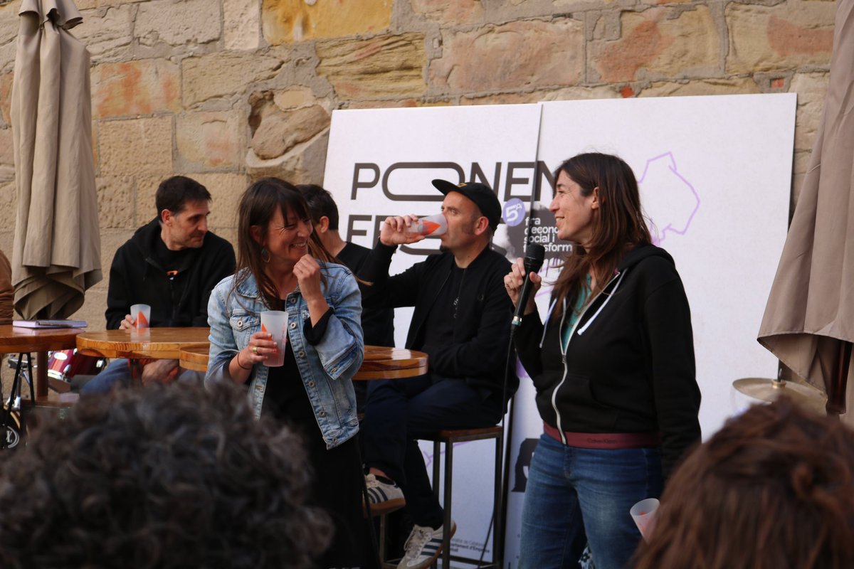 PonentCoopera's tweet photo. #PonentFEST2023
Rua sobre la Cultura comunitària. Hem començat amb un tast del nou vi rosat de l’@olivera_coop i després hem pogut conèixer i reflexionar sobre cultura amb #AssociacioHangar, @ladescomunal09 i @firatitelles! https://t.co/GTt3hqmXX1