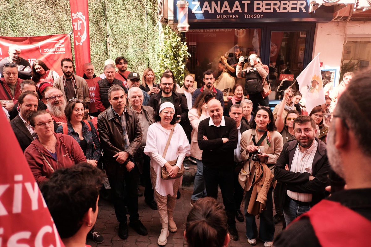 TipIstanbul's tweet photo. Beşiktaş Seçim İrtibat Büromuzu İstanbul Milletvekilimiz Ahmet Şık, Milletvekili Adaylarımız Mısra Öz ve Esmeray Özadikti’nin katılımlarıyla açtık.

Oylar TİP’e, Oylar Çark Başak’a! #TİPSeninMeclisSenin https://t.co/gj5LjJINDS