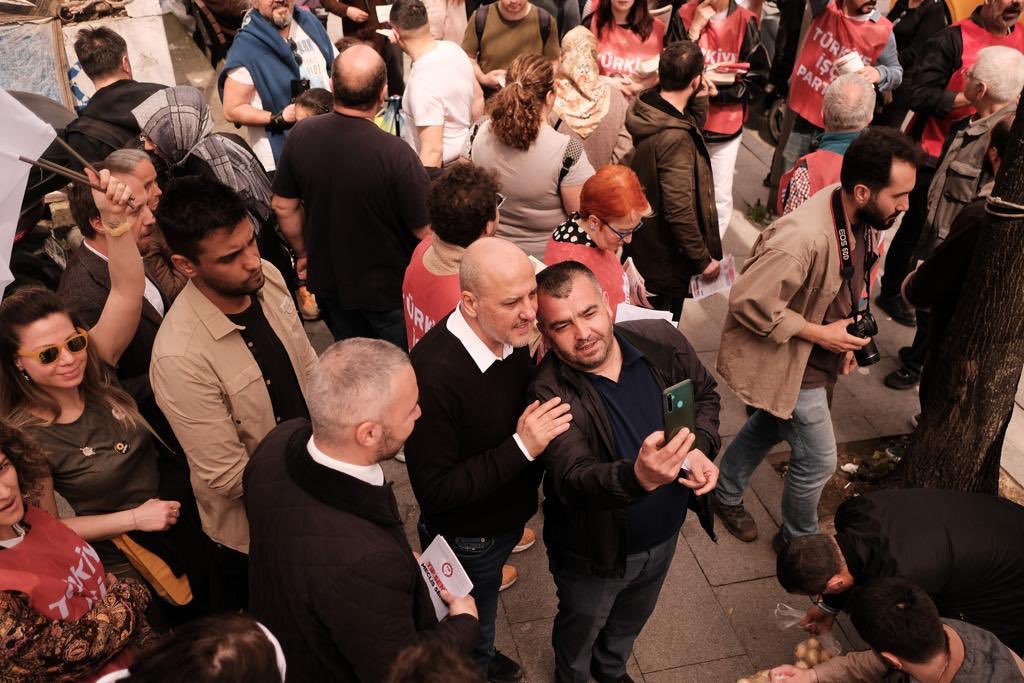 TipIstanbul's tweet photo. Beşiktaş Seçim İrtibat Büromuzu İstanbul Milletvekilimiz Ahmet Şık, Milletvekili Adaylarımız Mısra Öz ve Esmeray Özadikti’nin katılımlarıyla açtık.

Oylar TİP’e, Oylar Çark Başak’a! #TİPSeninMeclisSenin https://t.co/gj5LjJINDS
