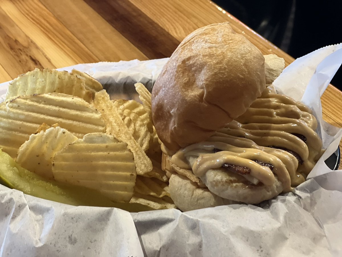 KIBjerk's tweet photo. @ZachHalverson  @KFAN1003 A good base is important when planning an evening of imbibing. Might I suggest a Naan Killer Chicken, a Moose Burger, or a Hot Fat Chick? The grill at Gene’s is open until 11:00 p.m.! https://t.co/F519I21ZZP