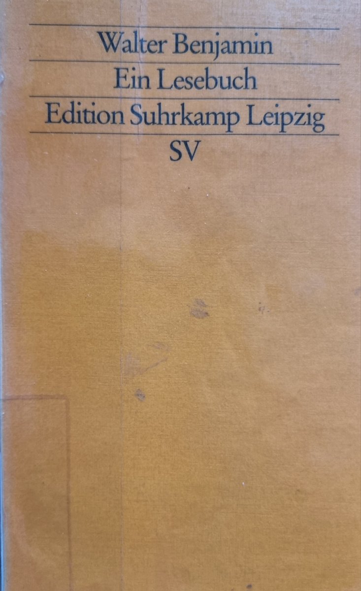 HockDoc's tweet photo. Wo soll man nur die #Ostereier verstecken? Meine Empfehlung: Holt Euch Tipps dazu aus Walter Benjamins "Kleiner Versteck-Lehre"!
#Ostern #Ostersonntag #Osterhase #WalterBenjamin @suhrkamp https://t.co/jrMTjgbikx