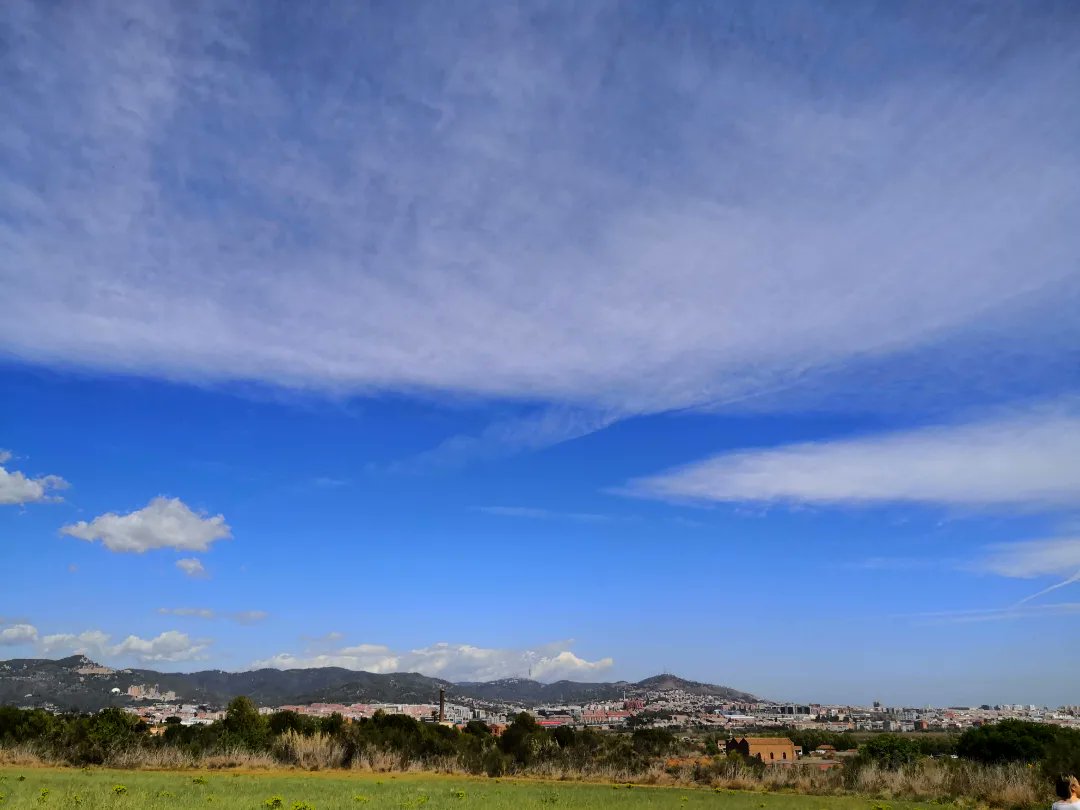 meteoecovisual's tweet photo. #cirrocúmulos #estratiformis #lacunosus y #lenticulares con algunos #cúmulos #humilis este mediodía de sábado desde #santboi

#santboidellobregat 
#BaixLlobregat
#meteofoto 
#cielos #cielo #nube #nubes #meteo #meteorología 
#observadormeteorologico https://t.co/cnG0RfZZpE