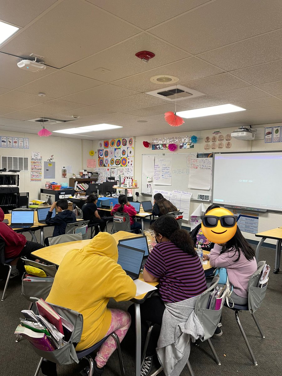 DamianVlsqz13's tweet photo. Our Saturday SBAC preparation is in full effect here at Longfellow! We have over 40 students who joined us to receive extra support before SBAC testing. π€©
#TeamLongfellow #TeamBCSD https://t.co/k88CCE2825