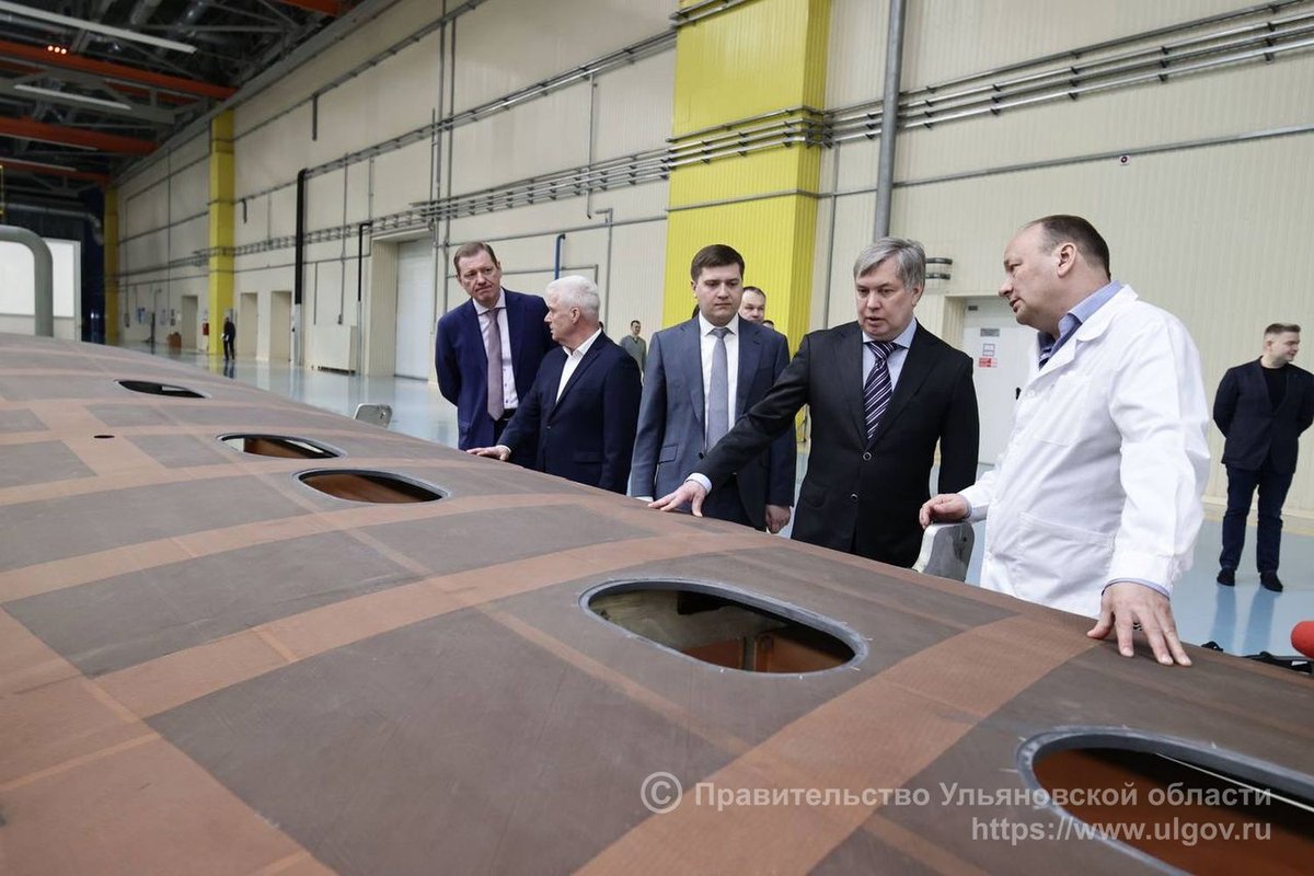 TehnoRussia's tweet photo. В России разворачивается серийное производство композитных крыльев для самолетов МС-21. Рассказываем: https://t.co/s1ejLms5bY https://t.co/2qi6M1rAvi