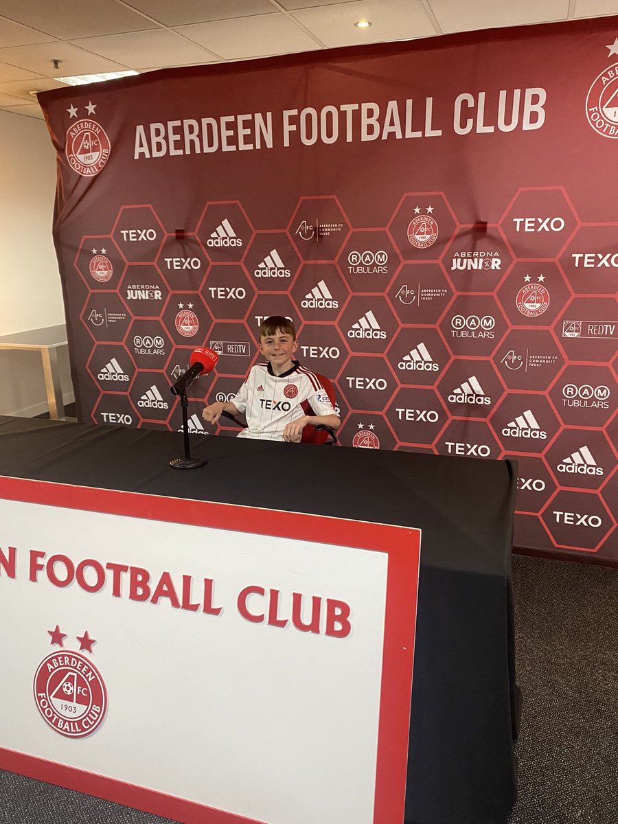 JenArthur80's tweet photo. Brilliant morning at @AberdeenFC #AberDNA #youngfans https://t.co/KK65fDK0ry