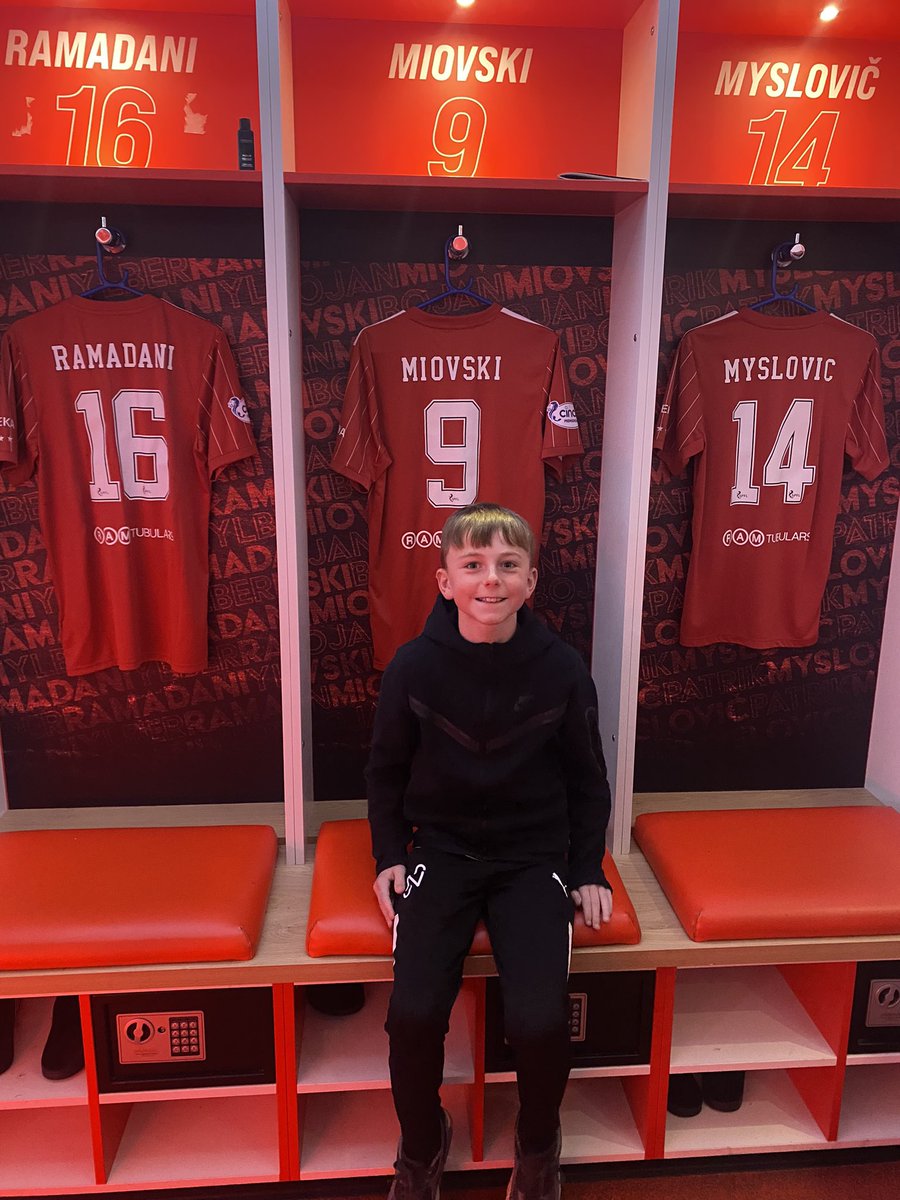 JenArthur80's tweet photo. Brilliant morning at @AberdeenFC #AberDNA #youngfans https://t.co/KK65fDK0ry