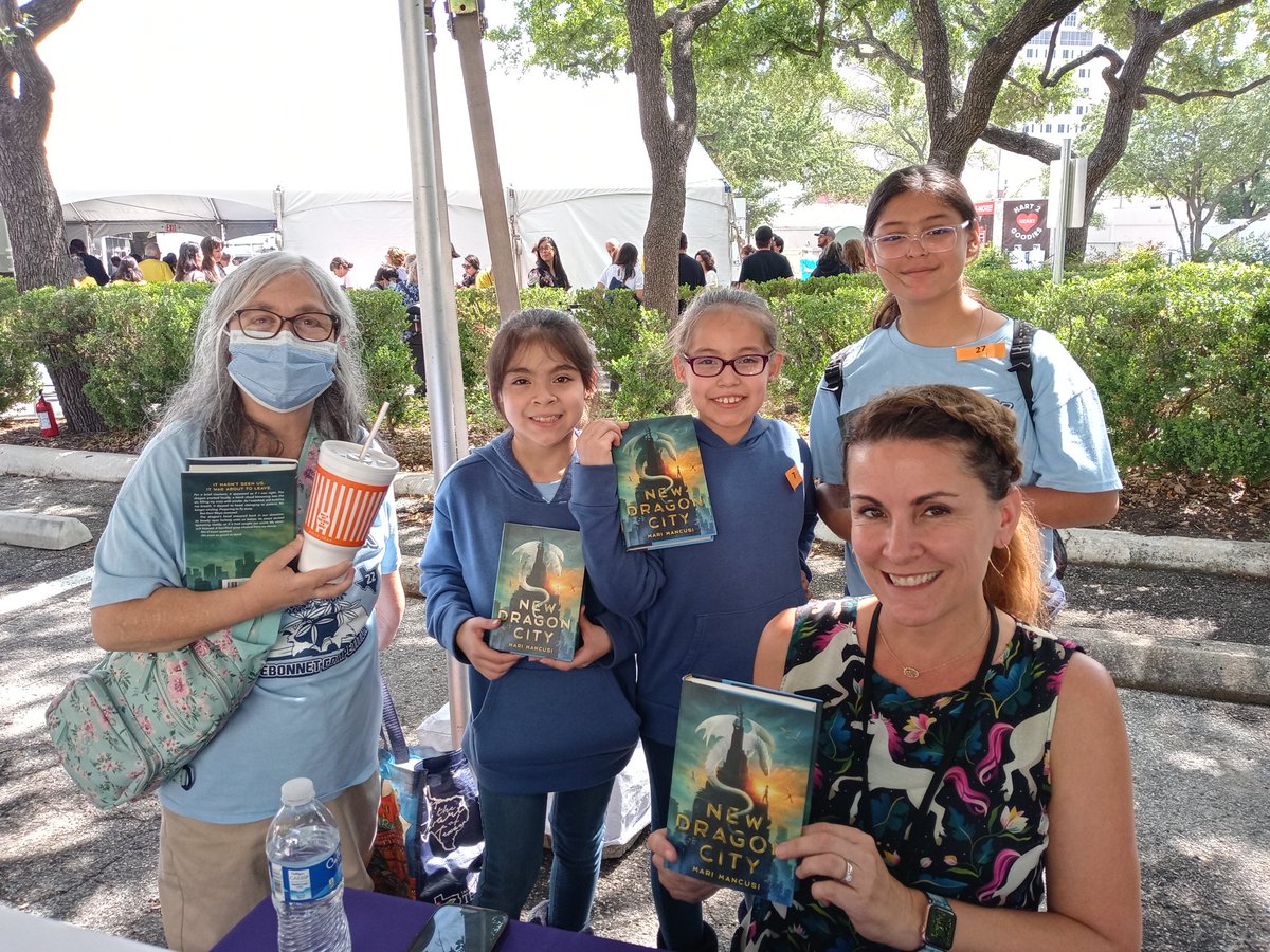 JanieRamos2811's tweet photo. Happening now! Having so much fun @SABookFestival!! @AnaCantuEISD @Winston_ISE @Winston_Library https://t.co/fX0njnMv4c