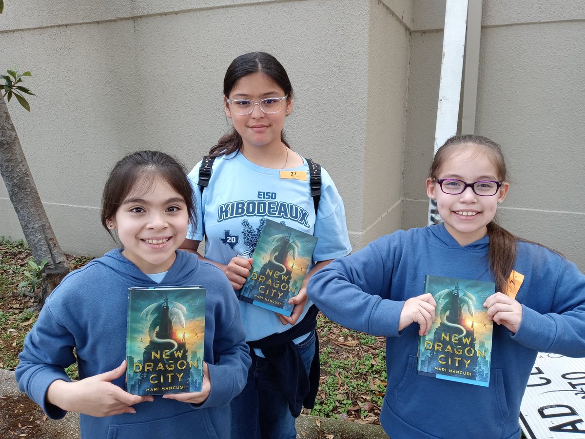 JanieRamos2811's tweet photo. Happening now! Having so much fun @SABookFestival!! @AnaCantuEISD @Winston_ISE @Winston_Library https://t.co/fX0njnMv4c
