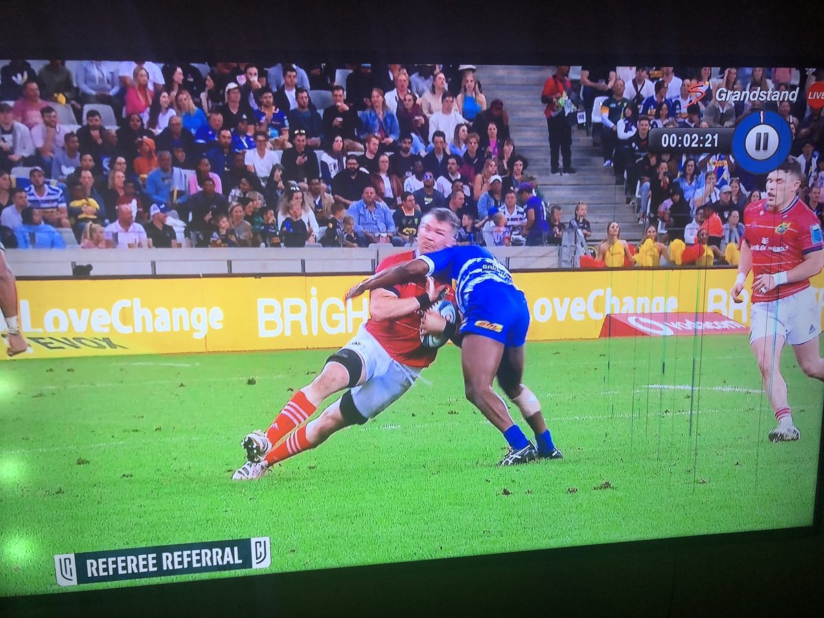 Sho. Tough call. Attacking player 1. slipping, 2. carrying the ball in the ‘wrong arm’ + 3. no attempt to hand off. If 2 & 3 happened, head contact probably doesn’t happen. #StovsMun