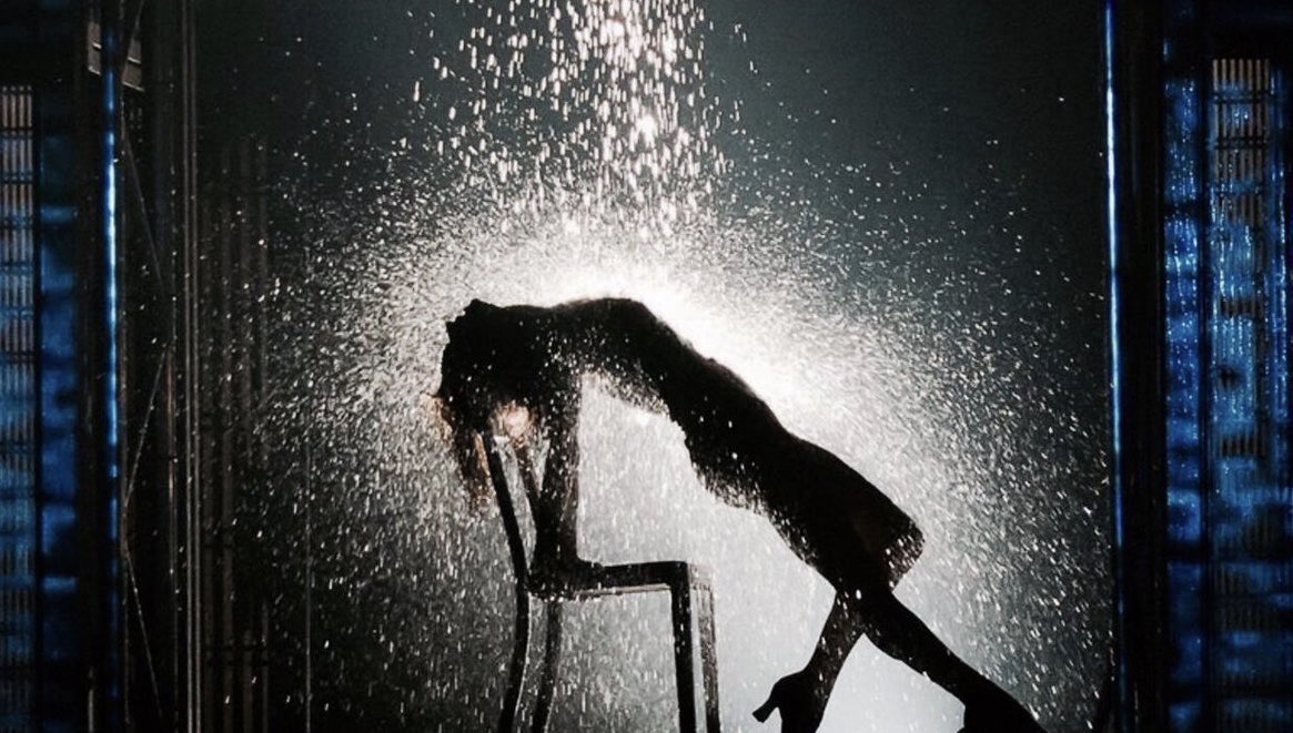 retrochenta's tweet photo. Hoy hace 40 años que se estrenó en EEUU "Flashdance", uno de los grandes clásicos de los 80'. https://t.co/AVQKxxeXzp